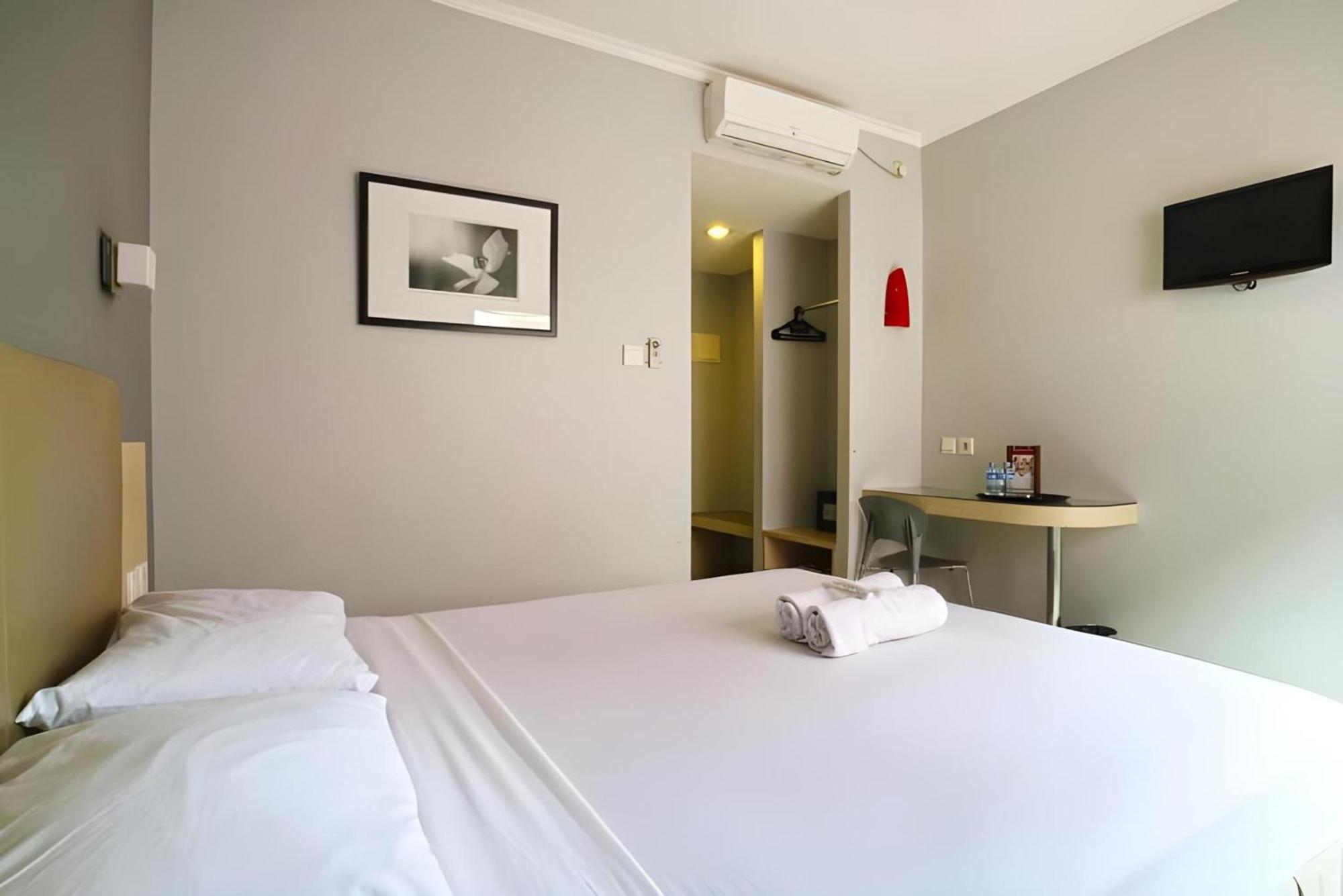 Collection O Hotel Antara Джакарта Екстер'єр фото