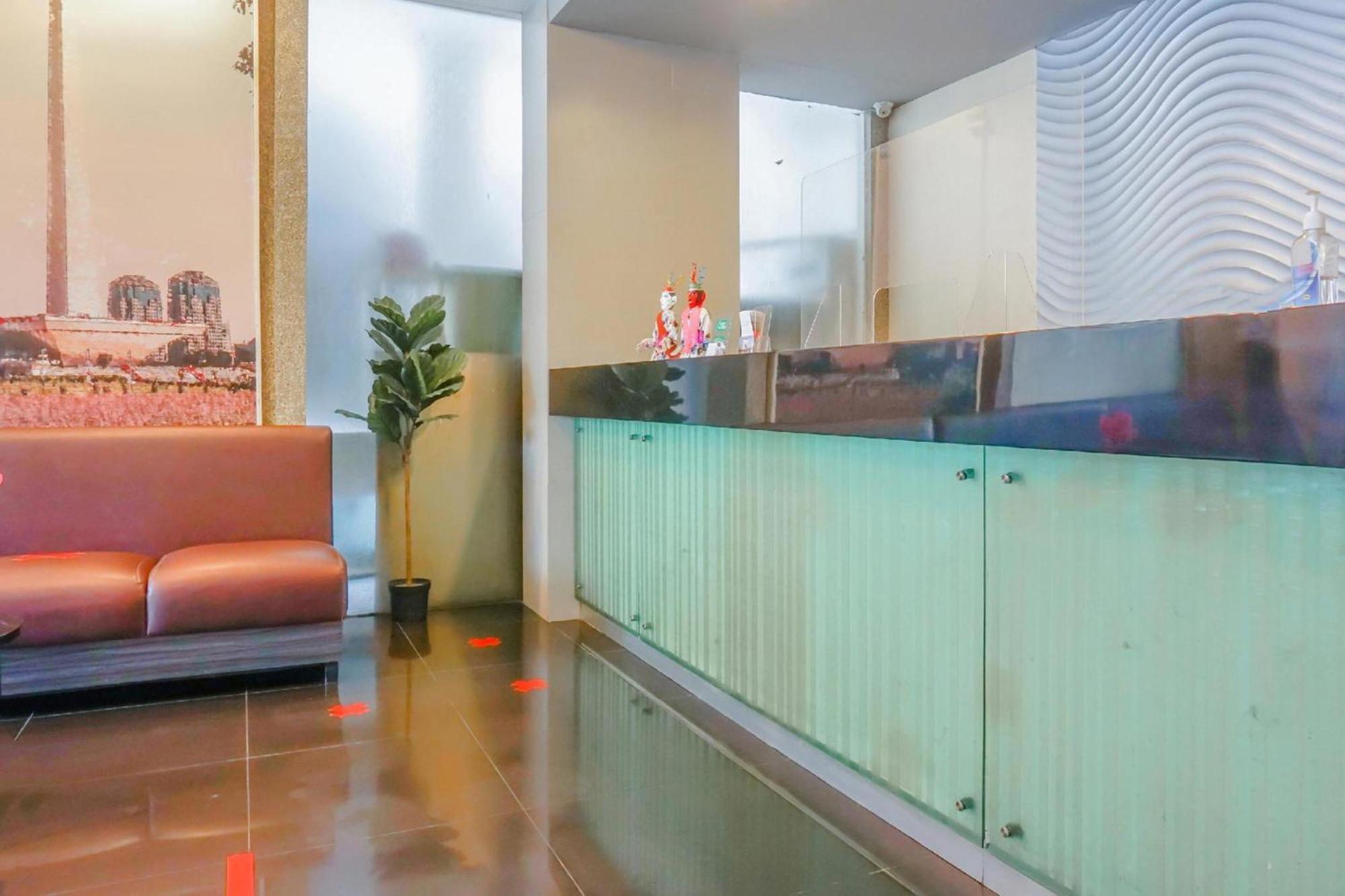 Collection O Hotel Antara Джакарта Екстер'єр фото